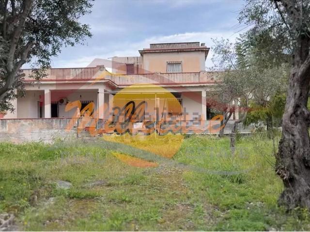 Case e ville in vendita di 330 m² in Strada Carancino
