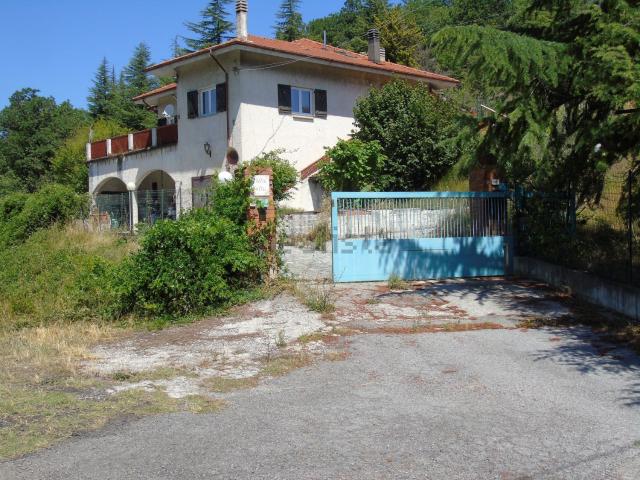 Case e ville in vendita di 330 m² in Strada Gaggiasco, 10