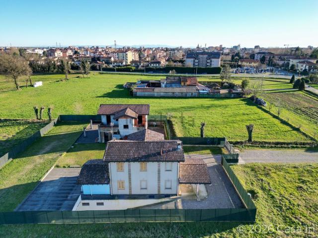 Case e ville in vendita di 330 m² in Strada Ginibissa, 13
