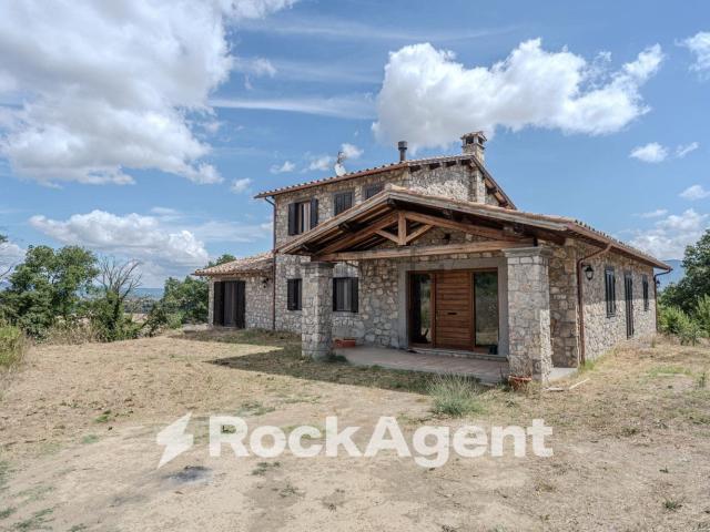 Case e ville in vendita di 330 m² in Strada della Poggetta