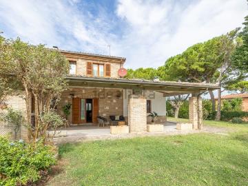 Case e ville in vendita di 330 m² in Strada di San Germano, 52