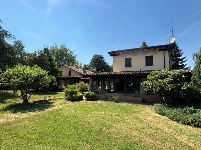 Case e ville in vendita di 330 m² in Strada Molinazzo, 3