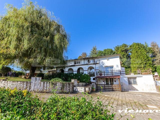 Case e ville in vendita di 330 m² in Strada provinciale Fonte Capoccia