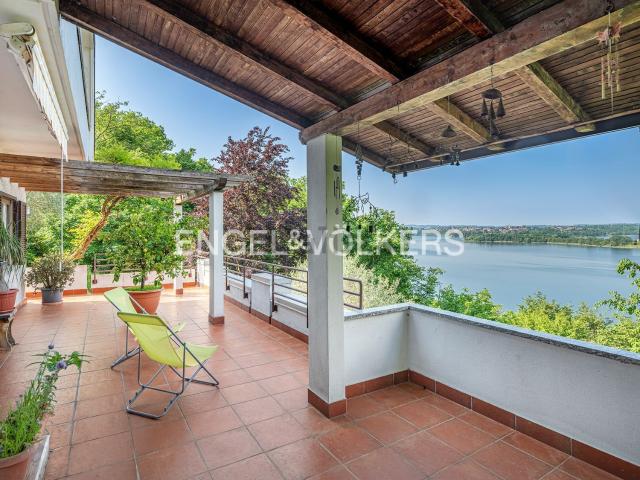 Case e ville in vendita di 331 m²