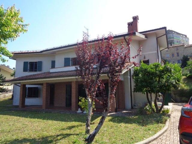 Case e ville in vendita di 331 m² in Via Aldo Moro