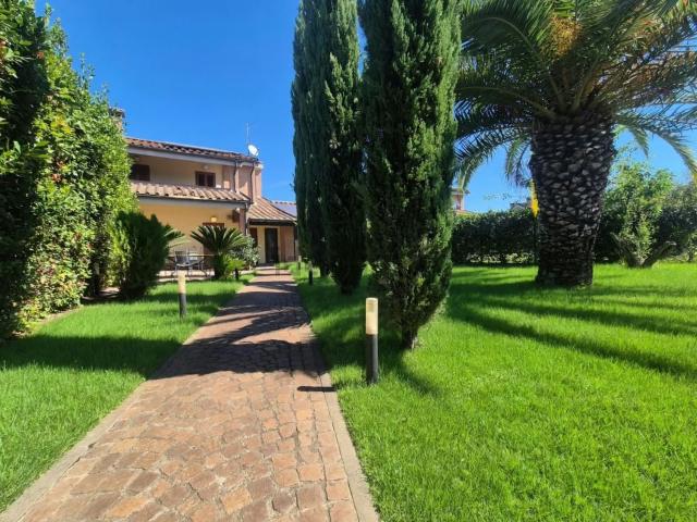 Case e ville in vendita di 331 m² in Via di Casal Boccone, 256