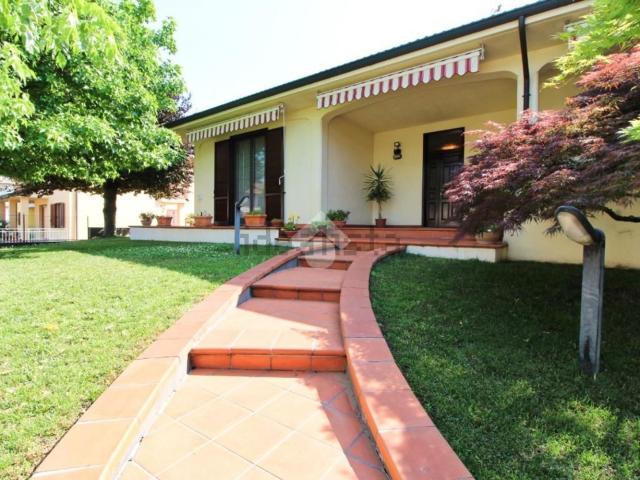 Case e ville in vendita di 331 m² in Via Liberta&apos , 3