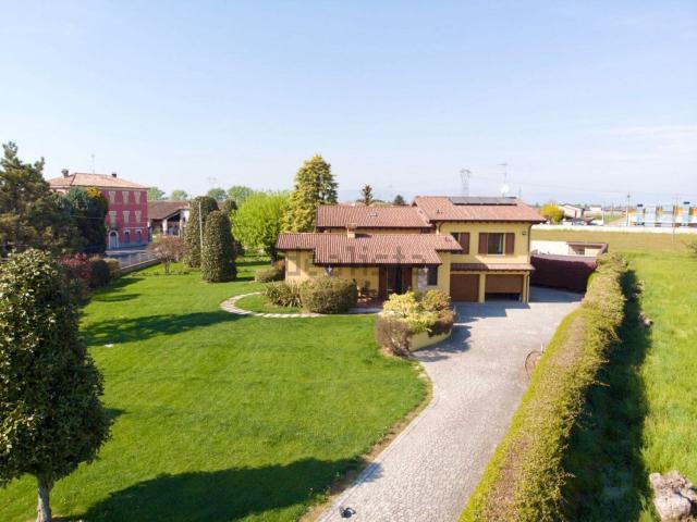 Case e ville in vendita di 332 m²