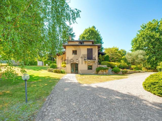 Case e ville in vendita di 332 m² in Via Don Vismara, 5