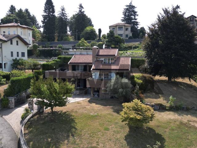Case e ville in vendita di 332 m² in Via Leopoldo Gasparotto, 12