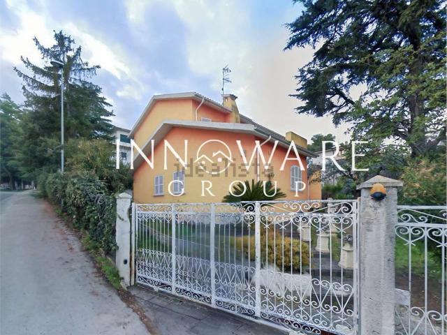 Case e ville in vendita di 333 m² in Via Carlo Linneo, 6