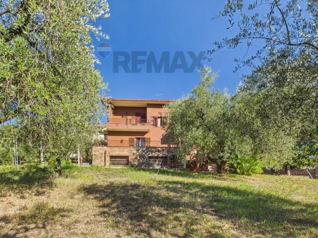Case e ville in vendita di 333 m² in Via della Ferreria, 24