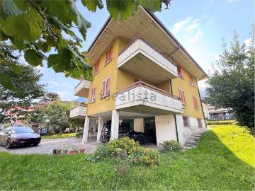 Case e ville in vendita di 333 m² in Via Fucine, 28