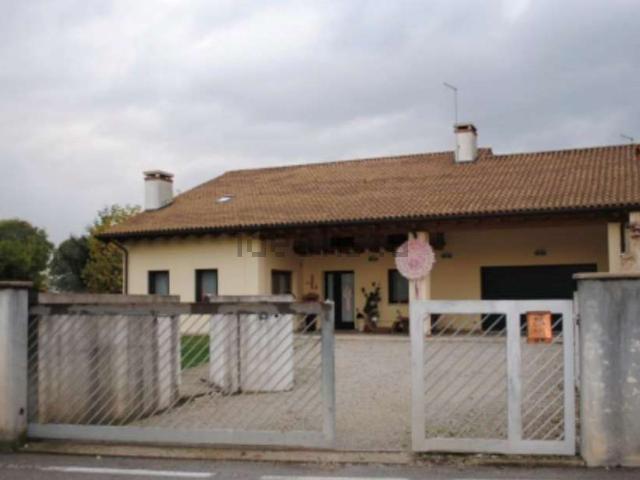 Case e ville in vendita di 334 m² in Via Ca&apos  Vico