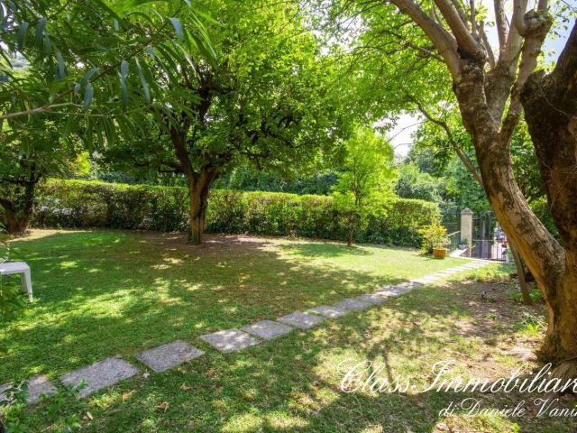 Case e ville in vendita di 334 m² in Via Cefalonia