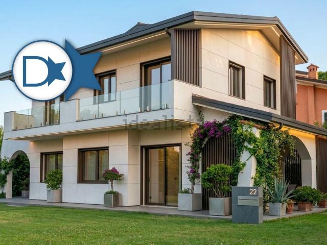 Case e ville in vendita di 334 m² in Via Agnelli, 122