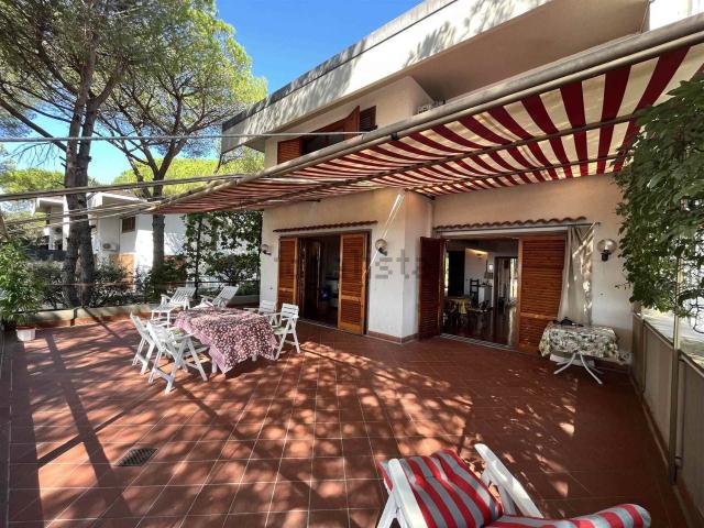 Case e ville in vendita di 334 m² in Via Domenico Francesco Falcucci