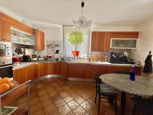 Case e ville in vendita di 334 m² in Via del Carpino