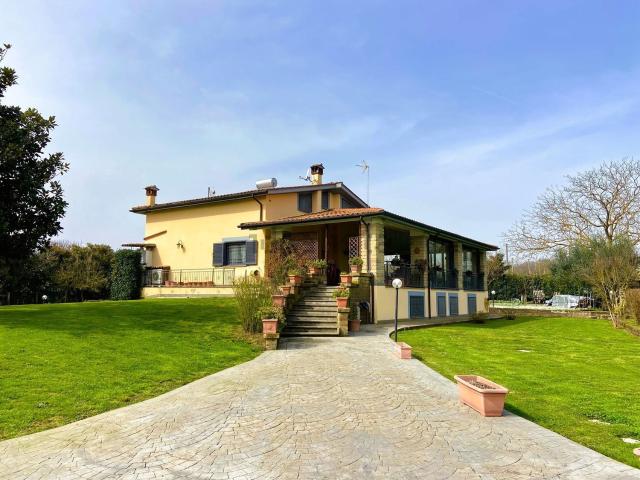 Case e ville in vendita di 334 m² in Via dello Sboccatore, 11