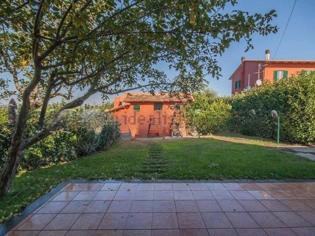 Case e ville in vendita di 334 m² in Via Flaminia, 1840