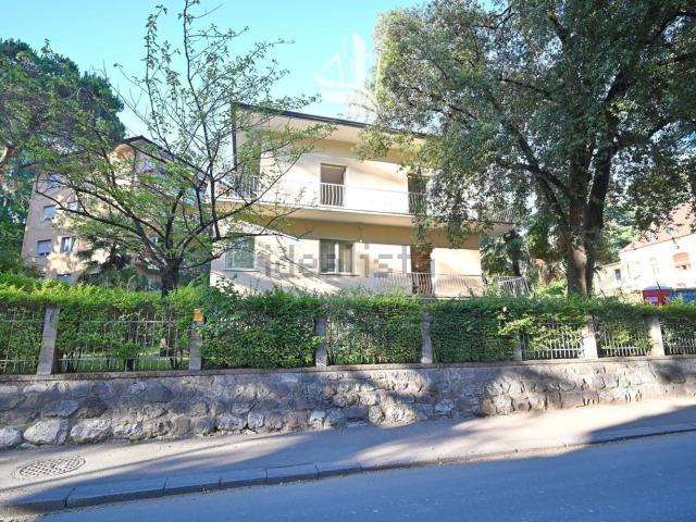 Case e ville in vendita di 334 m² in Via Winkel