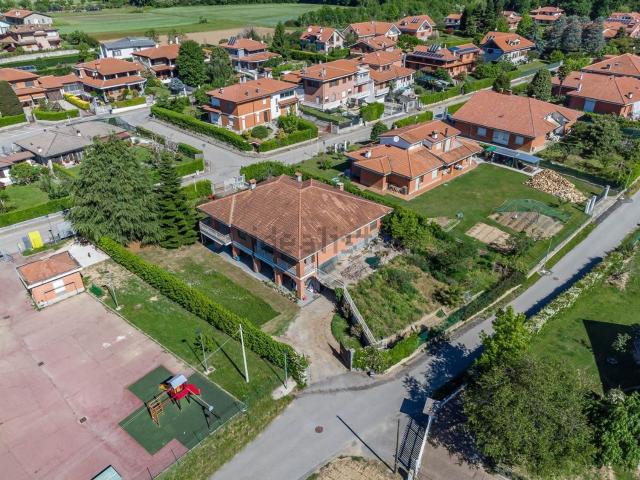 Case e ville in vendita di 334 m² in Viale Paradiso, 4