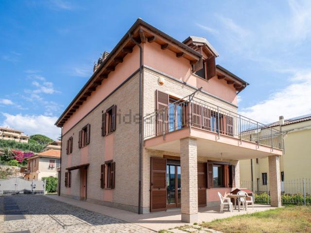 Case e ville in vendita di 334 m² in Frazione Coasco Marinaverde