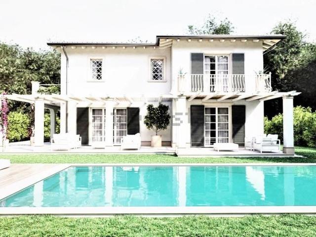 Case e ville in vendita di 335 m² in Via Crociale