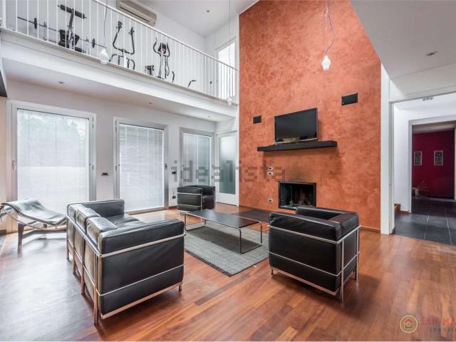 Case e ville in vendita di 335 m² in Via Bolina