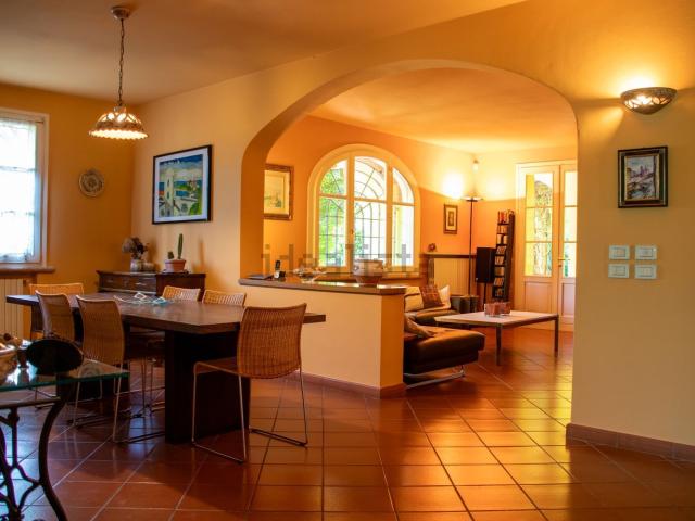 Case e ville in vendita di 335 m² in Via Goito