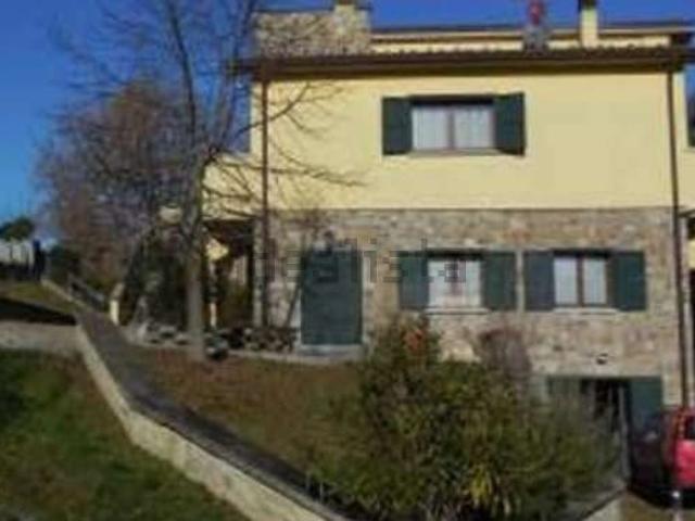 Case e ville in vendita di 335 m² in Via Giacomo Puccini