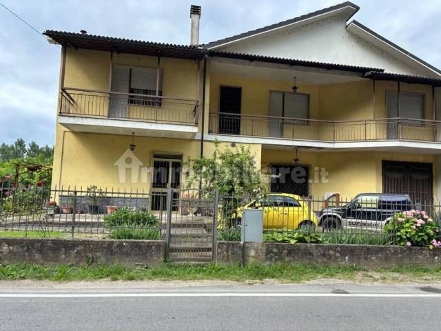 Case e ville in vendita di 335 m² in Via Giovanni Battista Scapaccino