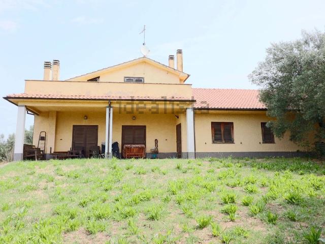 Case e ville in vendita di 335 m² in Via della Cava