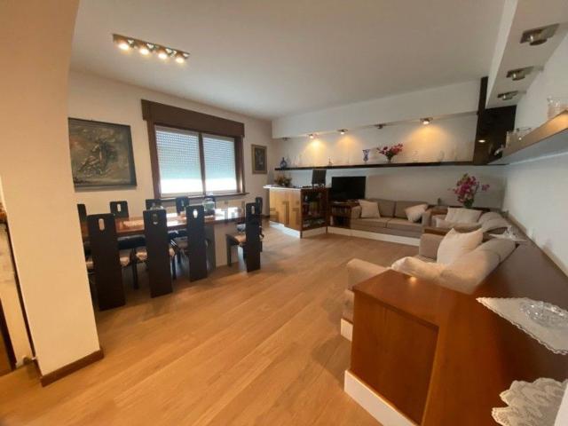 Case e ville in vendita di 335 m² in Via Forum Julii, 136