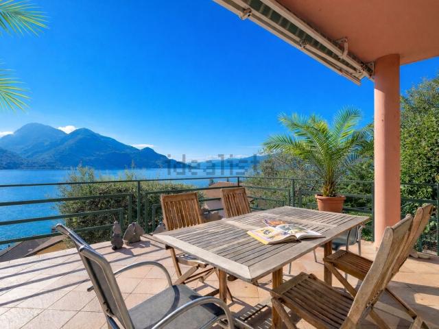 Case e ville in vendita di 335 m² in Via Rezzonico