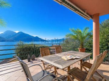 Case e ville in vendita di 335 m² in Via Rezzonico