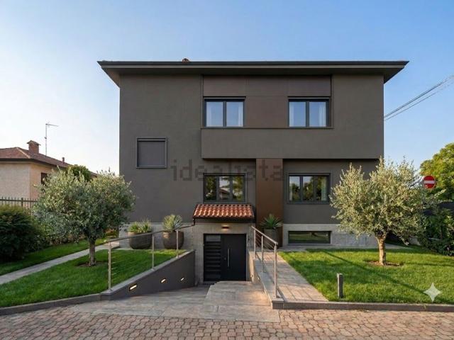 Case e ville in vendita di 335 m² in Vicolo Francesco Pietra, 7