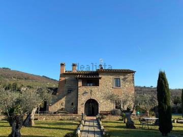 Case e ville in vendita di 335 m² in Località Ossaia