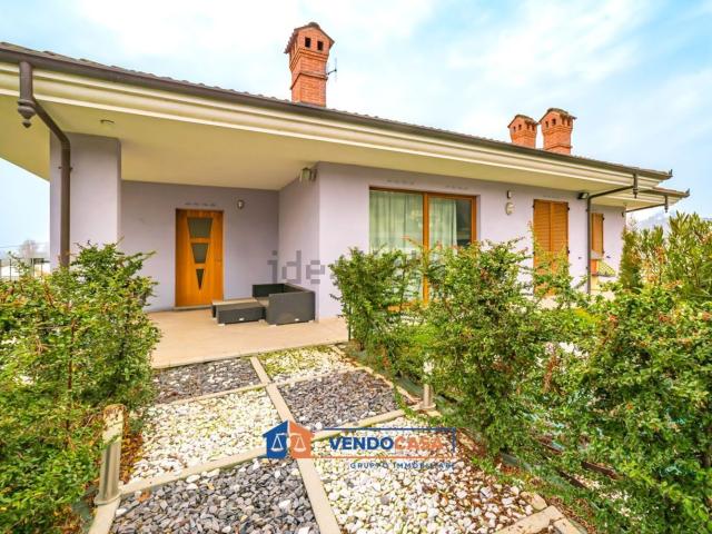 Case e ville in vendita di 335 m² in Strada Orti, 64