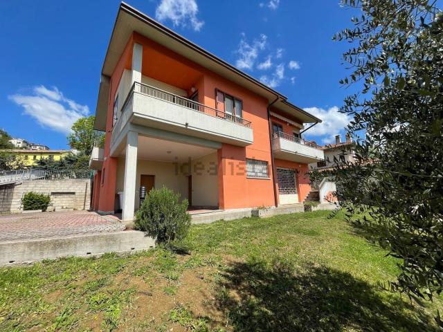 Case e ville in vendita di 336 m² in Via Metauro