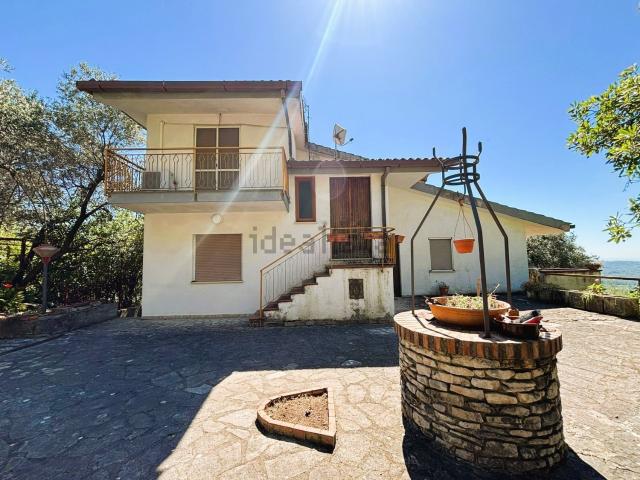 Case e ville in vendita di 336 m² in Via Rapella