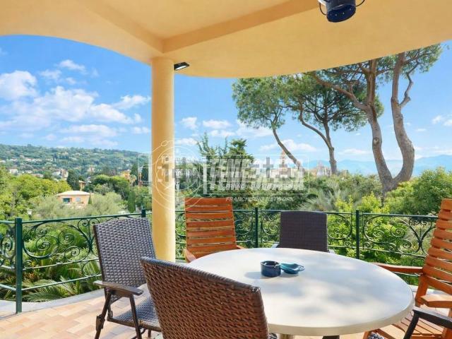 Case e ville in vendita di 336 m² in Viale Minerva, 28