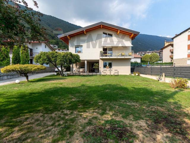 Case e ville in vendita di 337 m² in Via Giosuè Carducci, 36
