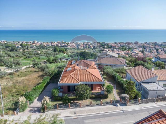 Case e ville in vendita di 337 m² in Contrada San Silvestro, 4