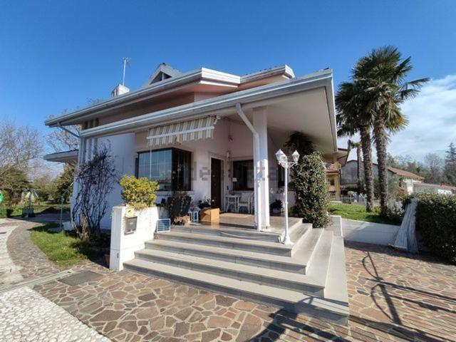 Case e ville in vendita di 338 m² in Via Bando, 33