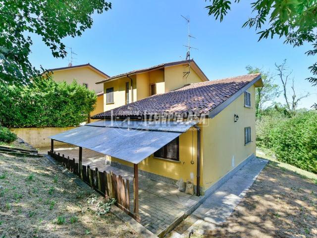Case e ville in vendita di 338 m² in Via Gardanesi, 196
