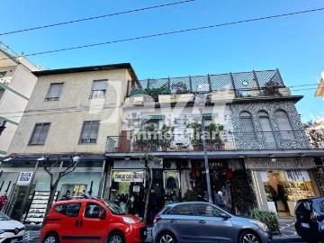 Case e ville in vendita di 338 m² in Via Libertà