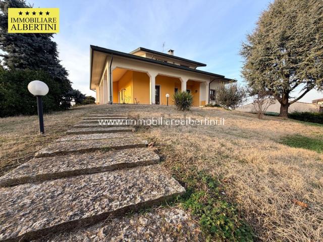 Case e ville in vendita di 338 m² in Via Molinare, 63