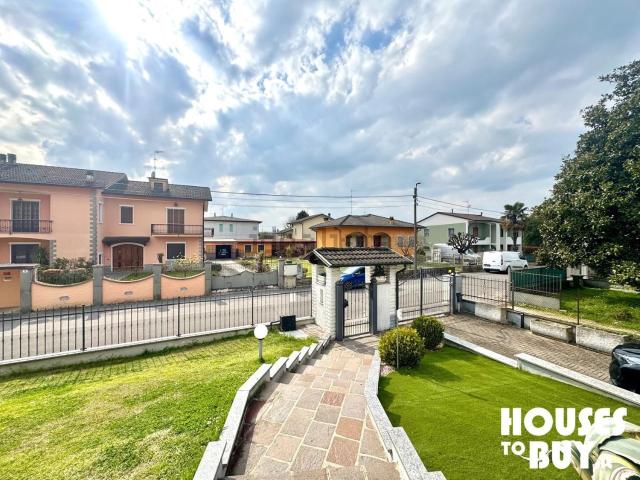 Case e ville in vendita di 338 m² in Via Papa Giovanni XXIII, 15