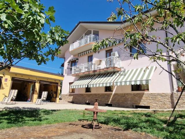 Case e ville in vendita di 338 m² in Via Reposa, 22